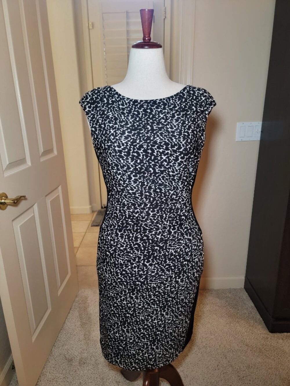 RALPH LAUREN BLACK & WHITE STRETCH SHEATH DRESS, WASHABLE, SLEEVELESS, SIZE 10